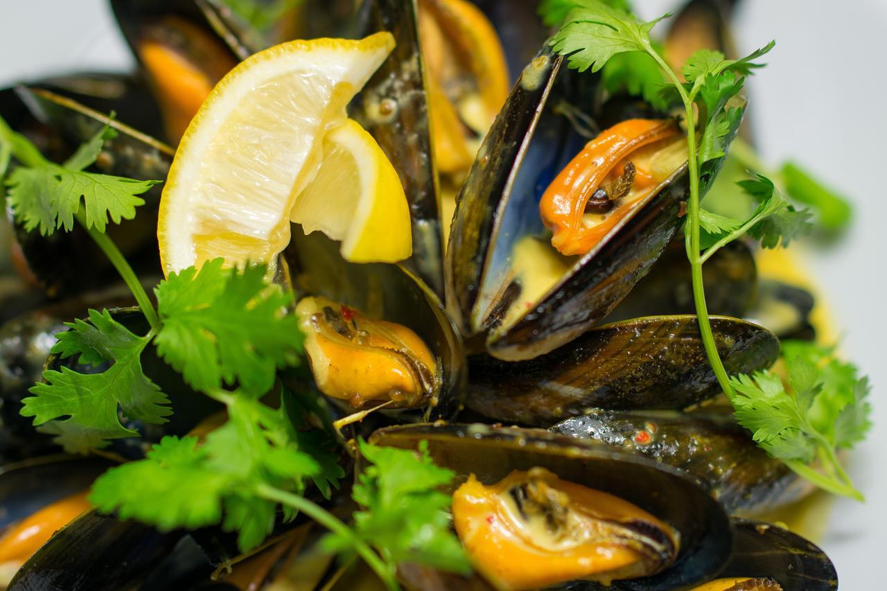 Готель The Fenwick Steak & Seafood Pub Claughton Екстер'єр фото